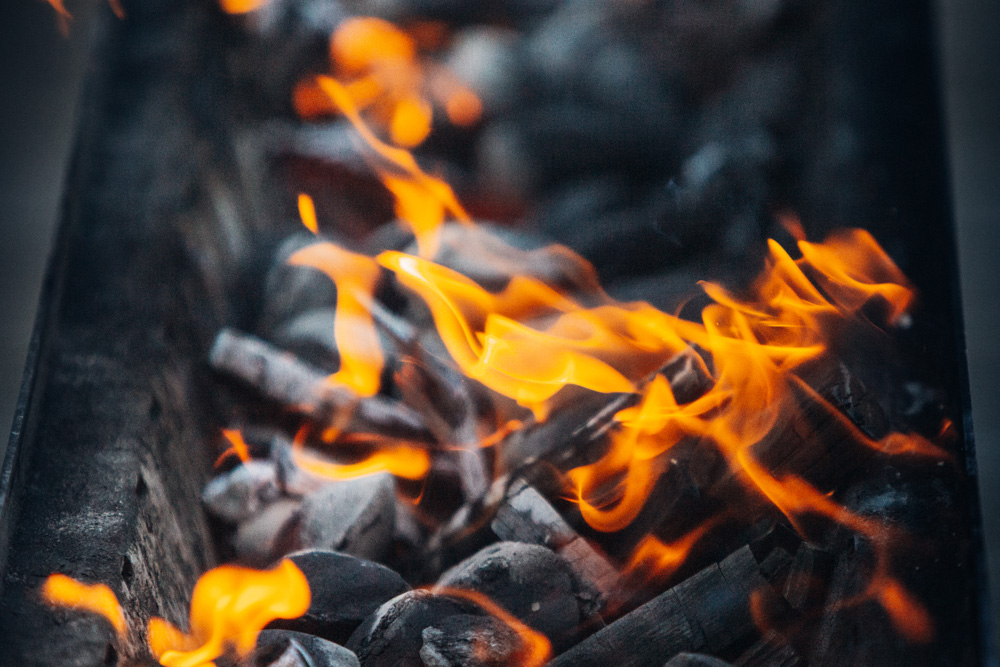 ▷ Cómo encender una barbacoa de carbón vegetal y preparar unas