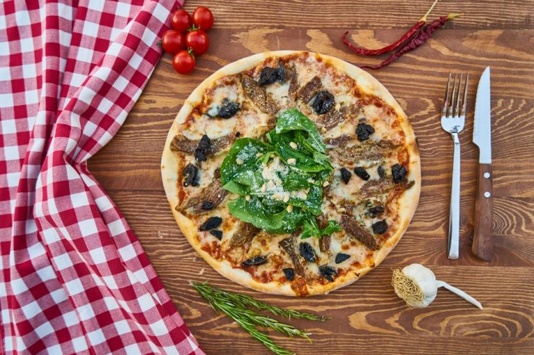10-Minute Charcoal Grilled Pizza Recipe