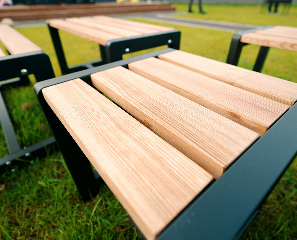The ultimate 5-in-1 outdoor grill table.